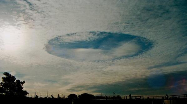 Fenomen meteo extraordinar: Gaura în cer VIDEO