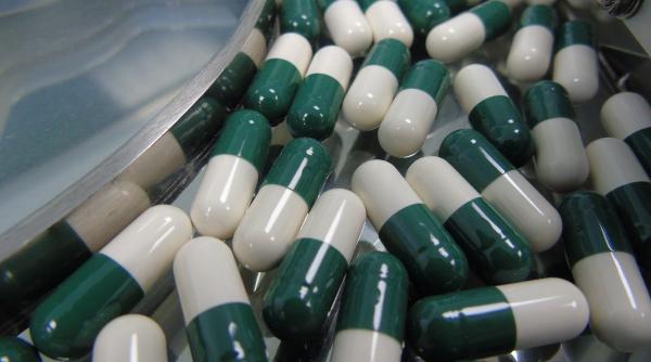 Deși în război, Ucraina parafează acordul cu Pfizer de producere a Plaxovil