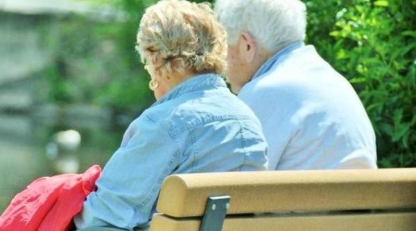 Vouchere pentru vârstnici. Negrescu: Ce poți face cu banii aceștia? Aproape nimic