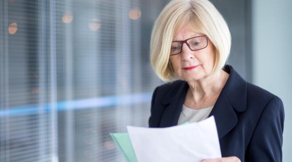 Reducerea vârstei de pensionare. Legea a fost promulgată