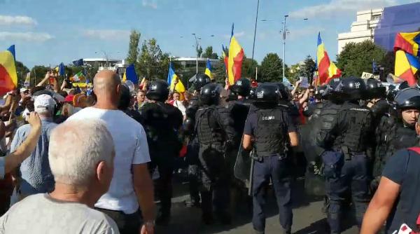 BNS, protestul SCUMPIRILOR în Piaţa Victoriei. Mii de români au ieşit în stradă