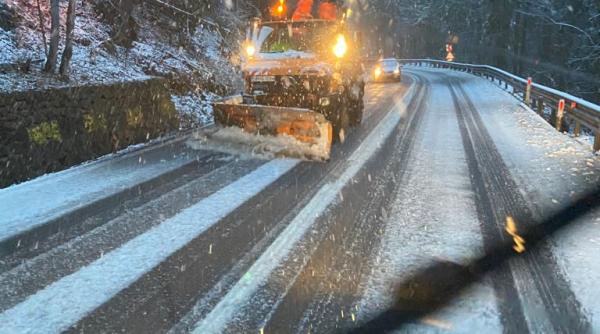 Ninsoare, duminică dimineaţa - Imaginea zilei, după perioada cu temperaturi de vară