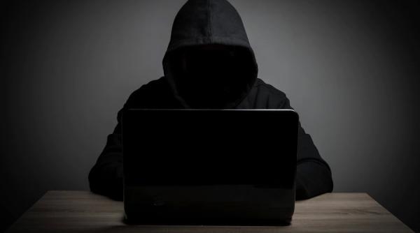 Cofondatorul celei mai mari platforme ilegale de pe darknet, Hydra, arestat în Rusia