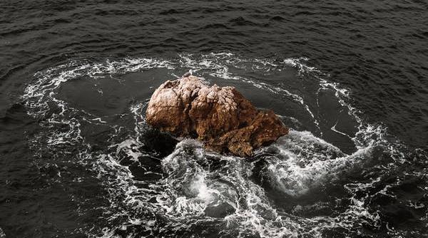 Alertă de dezastru ecologic: un vas cu o mie de tone de combustibil s-a scufundat în Marea Mediterană