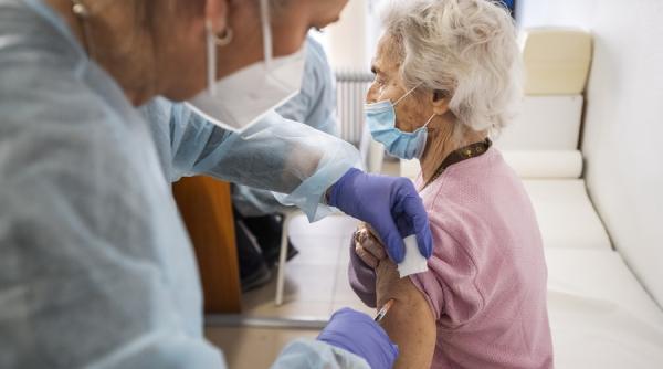 Centrele de vaccinare se închid. Unde se vor putea imuniza românii