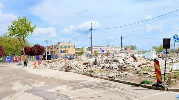 Imaginea zilei în Bucureşti: Centru comercial, DEMOLAT de primărie