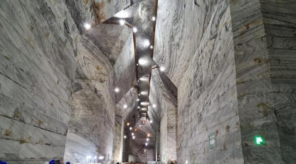 Ministrul Economiei a promis un lift nou pentru Salina Slănic şi vrea sare românească pe rafturile supermarketurilor