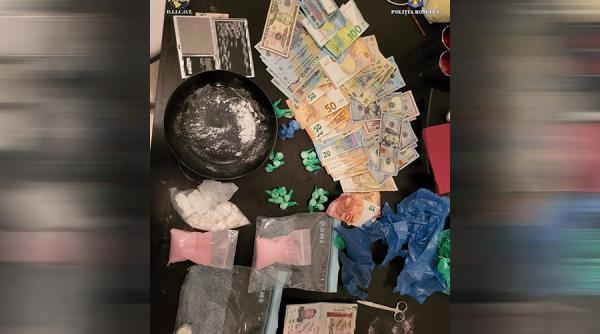 Droguri, confiscate în Mamaia. Ce au descoperit polițiștii într-un apartament