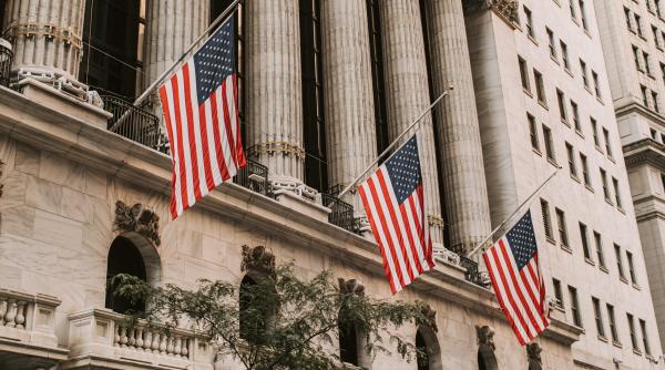 Warren Buffett trimite săgeți către Wall Street. Pariul renumitului investitor