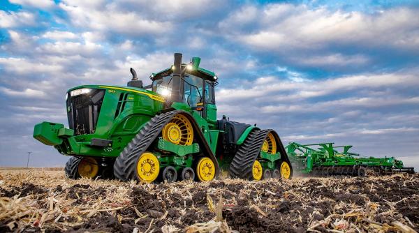 Rușii, înfrânți de tehnologie după ce au furat tractoare de 5 milioane $ din Ucraina