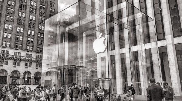 Apple și Starbucks se plâng că strategia zero Covid a Chinei le afectează grav afacerile