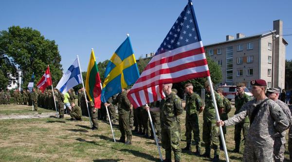 Peskov explică diferența între aderarea Ucrainei la NATO și cea a Finlandei și Suediei