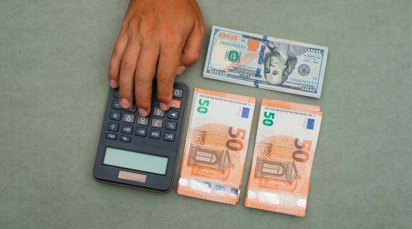 Prețul petrolului crește pe fondul efortului UE de interzicere a petrolului rusesc