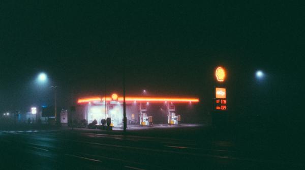 Vânzările de carburanți, OPRITE la benzinăriile Shell din Rusia