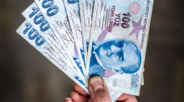 Lira turcească, în cădere liberă. Banca centrală nu tresare