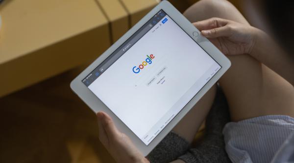 Google, obligată să plătească mii de euro unui politician