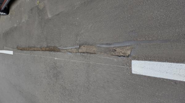 Imaginea zilei în Bucureşti: marcaj nou lângă groapa veche