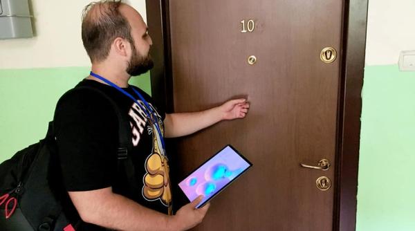 Recenzare la domiciliu. Cum recunoşti un recenzor şi ce faci dacă nu eşti acasă când te caută