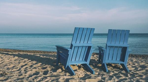 Cât costă un șezlong pe litoral. Prețurile nu diferă foarte mult de la stațiune la alta