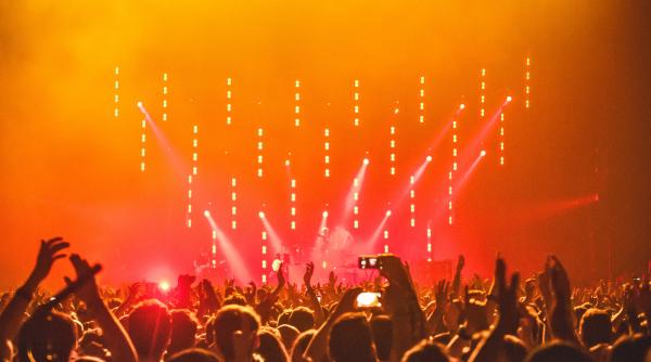 Abonamente gratuite la Neversea. Ce trebuie să faci