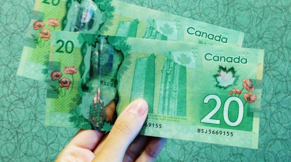 De patru zile, dolarul canadian a scăzut constant 
