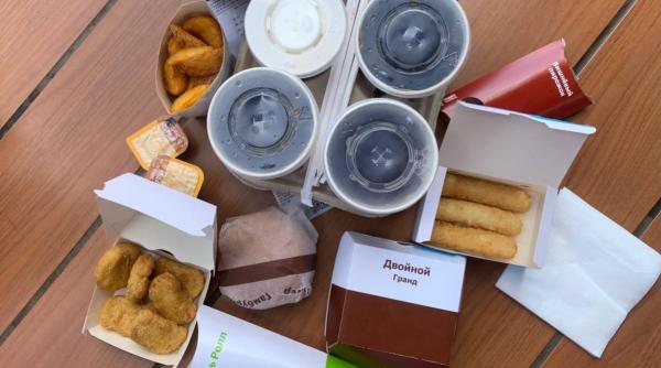 Noul McDonald's al rușilor: Oamenii au intrat, s-au crucit și au aruncat cartofii prăjiți