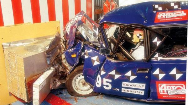 Rușii produc autoturisme fără airbag-uri sau ABS. Sancțiunile mușcă adânc în industria auto