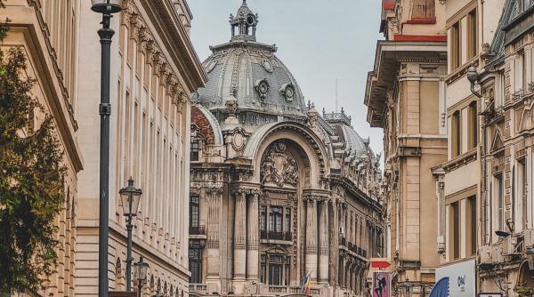 Câţi bani cheltuie un turist străin în România şi pe ce îi dă