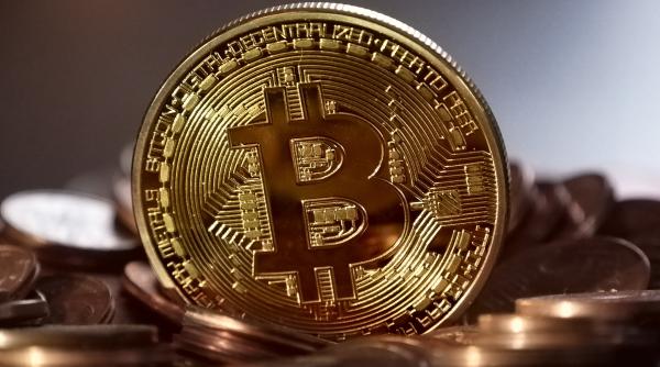 Bitcoin s-a prăbuşit. Şocul zilei pe piaţa criptomonedelor