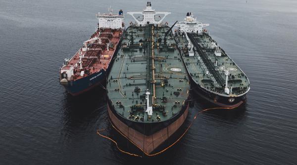 Petrolierele rusești se ”scufundă” în întuneric