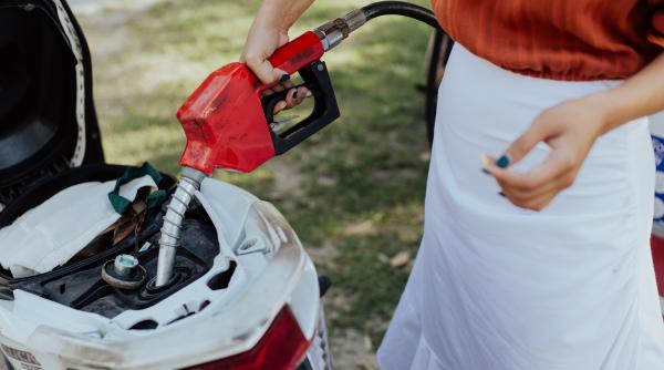 Prețul CORECT al carburanților este ACESTA! Cine spune 