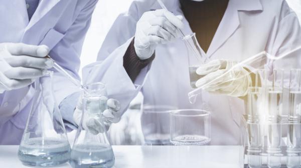 Trei companii pharma se mobilizează pentru a găsi noi antibiotice 