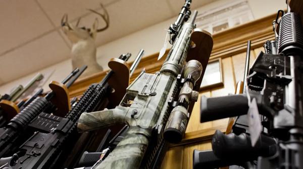 SUA, la un pas de a interzice armele de asalt