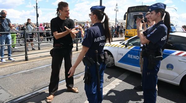 Proteste la Budapesta din cauza unor noi taxe. Două poduri peste Dunăre, blocate de manifestanți