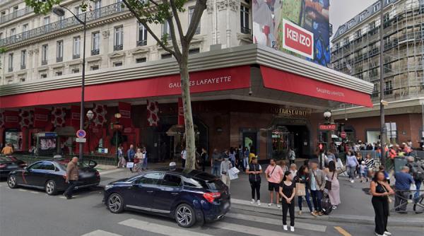 Turiştii americani profită de deprecierea euro pentru a face cumpărături la magazinele de lux din Paris