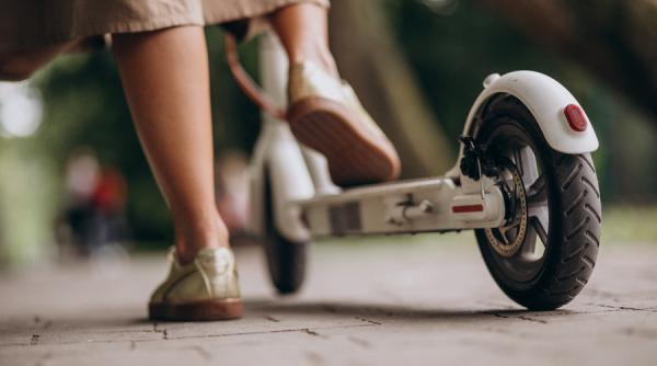 Ce amenzi riscă cei care merg cu trotineta și încalcă regulile de circulație