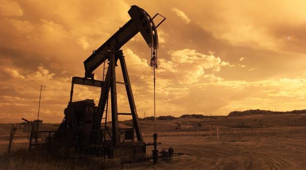 Prețul petrolului rămâne aproape de minimul atins, din cauza temerilor legate de recesiune