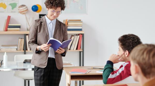 Schimbări în Educație. Profesorii vor putea cere un an sabatic