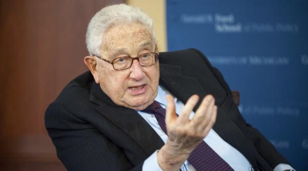 Henry Kissinger: Ucraina acum trebuie tratată ca un stat membru NATO