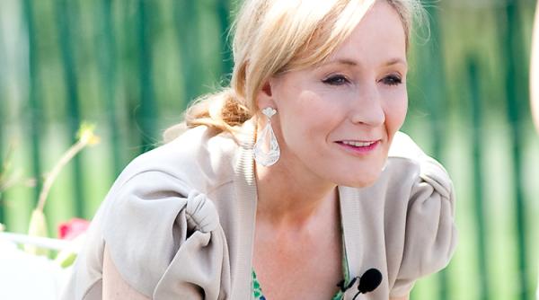 Molima amenințărilor cu moartea ajunge și la scriitoarea JK Rowling 