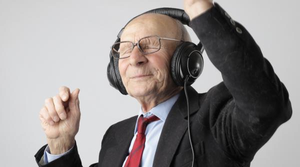 Un pensionar neliniștit: ”Simt că mor dacă stau acasă”