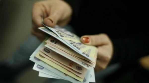 Ciucă: Am stabilit să majorăm salariile tuturor bugetarilor cu acel sfert din diferența prevăzută de Legea 153