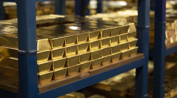 Prognoză amețitoare. Aurul poate ajunge la peste 2.000 $ pe uncie în 2023