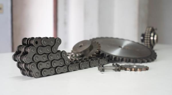 Materii prime: Prețul aurului s-a prăbușit, aluminiul i-a urmat exemplul