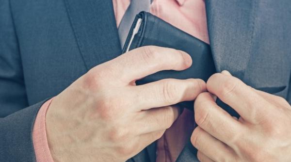 Trei condiţii pentru mărirea salariului minim pe economie la 3.000 de lei