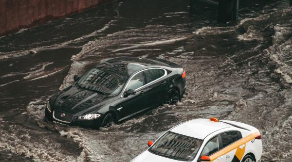 Cod roșu de inundații pentru județele Gorj și Vâlcea. Vine potopul