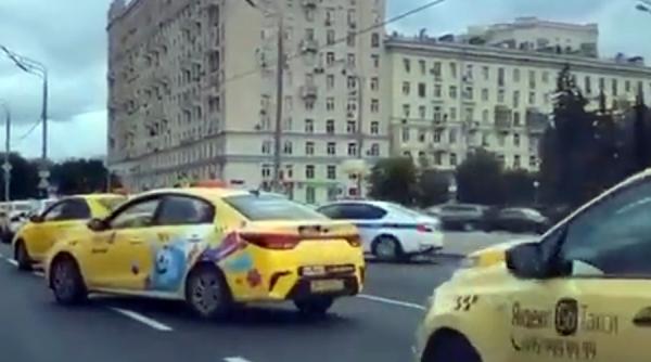 Hackerii se țin de șotii și au blocat centrul Moscovei