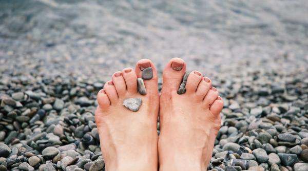 Ultimul trend în materie de făcut bani! Fă-ți poze la picioare