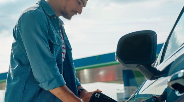 Prețul benzinei și al motorinei în România. Tarifele afișate astăzi de benzinari 