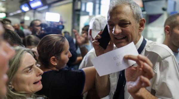 ANPC. Număr de telefon pentru cei afectați de suspendarea zborurilor Blue Air